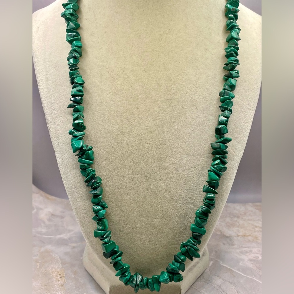 Natural Green Malachite Chip Stone Beaded Pullover Necklace. 22 inches long
